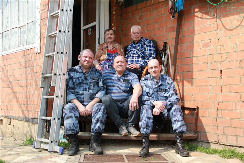 Московские омоновцы поздравили ветерана Великой Отечественной войны с 95-летием