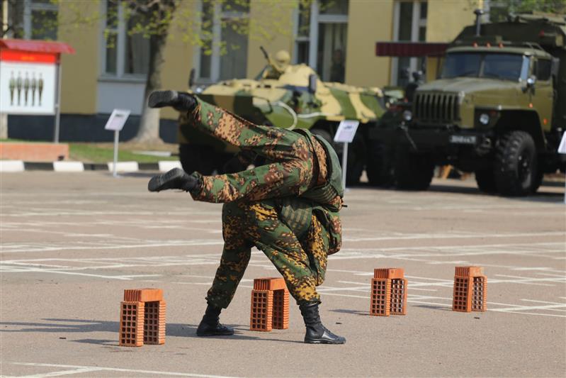 Военнослужащие соединения Центрального округа Росгвардии по охране важных государственных объектов отметили профессиональный праздник
