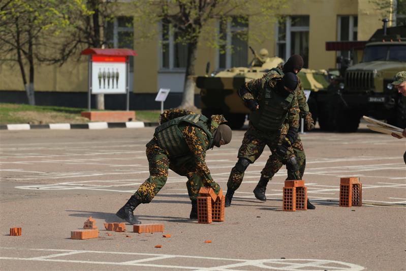 Военнослужащие соединения Центрального округа Росгвардии по охране важных государственных объектов отметили профессиональный праздник