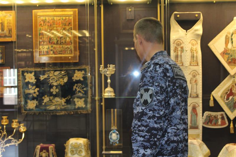 В канун Пасхи сотрудники Росгвардии приобщились к истории Саратовской митрополии