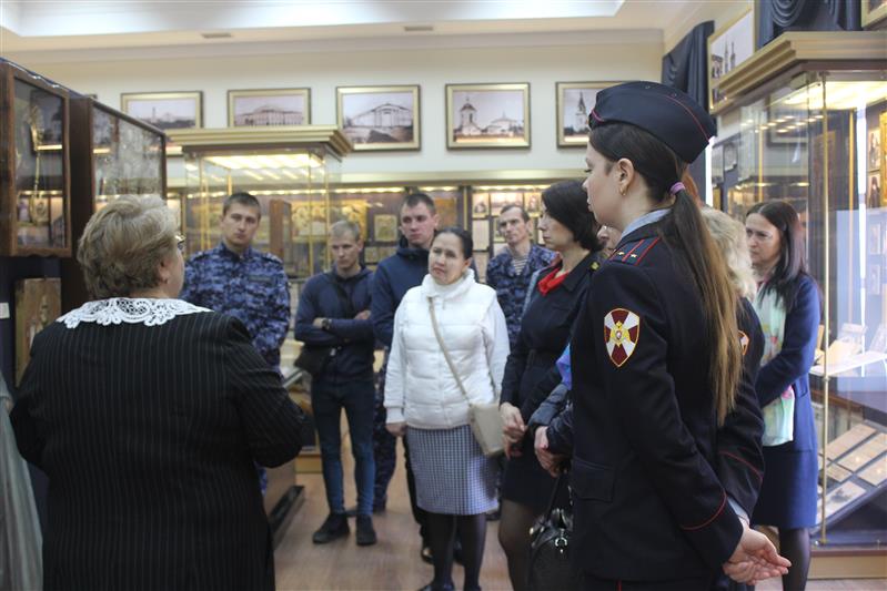 В канун Пасхи сотрудники Росгвардии приобщились к истории Саратовской митрополии