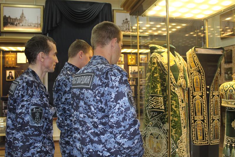В канун Пасхи сотрудники Росгвардии приобщились к истории Саратовской митрополии