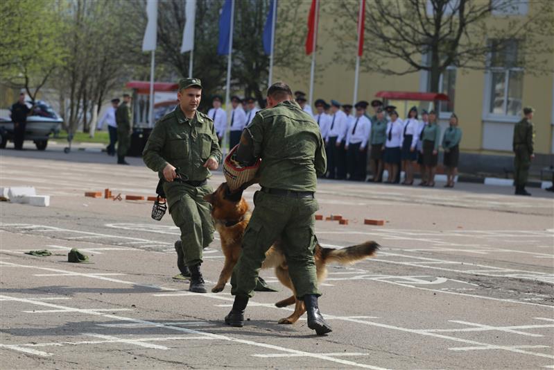 Военнослужащие соединения Центрального округа Росгвардии по охране важных государственных объектов отметили профессиональный праздник