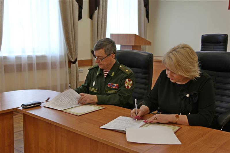 Подписано соглашение о сотрудничестве между Новосибирским военным институтом Росгвардии и региональным центром гражданского и патриотического воспитания
