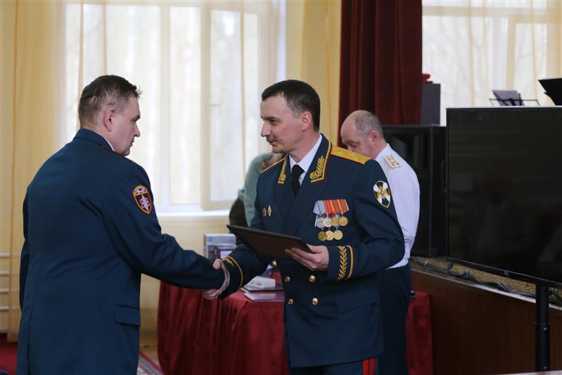 Военнослужащие соединения Центрального округа Росгвардии по охране важных государственных объектов отметили профессиональный праздник