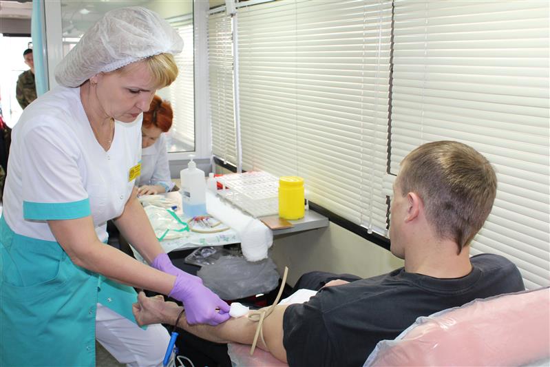 Более тридцати оренбургских росгвардейцев сдали кровь для помощи нуждающимся