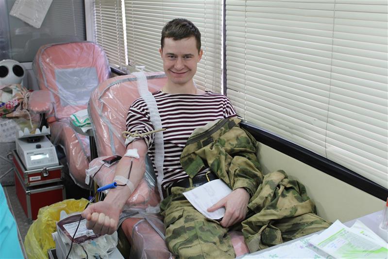 Более тридцати оренбургских росгвардейцев сдали кровь для помощи нуждающимся