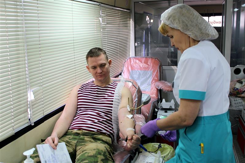 Более тридцати оренбургских росгвардейцев сдали кровь для помощи нуждающимся