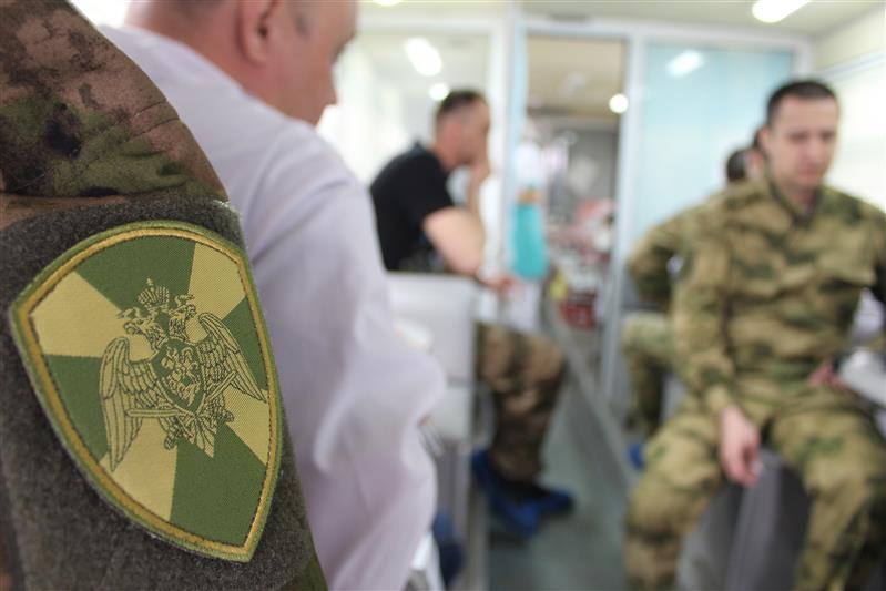 Более тридцати оренбургских росгвардейцев сдали кровь для помощи нуждающимся