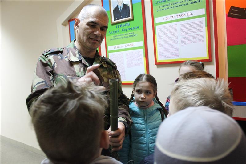 ОМОН Управления Росгвардии по Ивановской области открыл свои двери для школьников