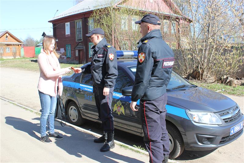 Костромичи получили георгиевские ленты из рук росгвардейцев
