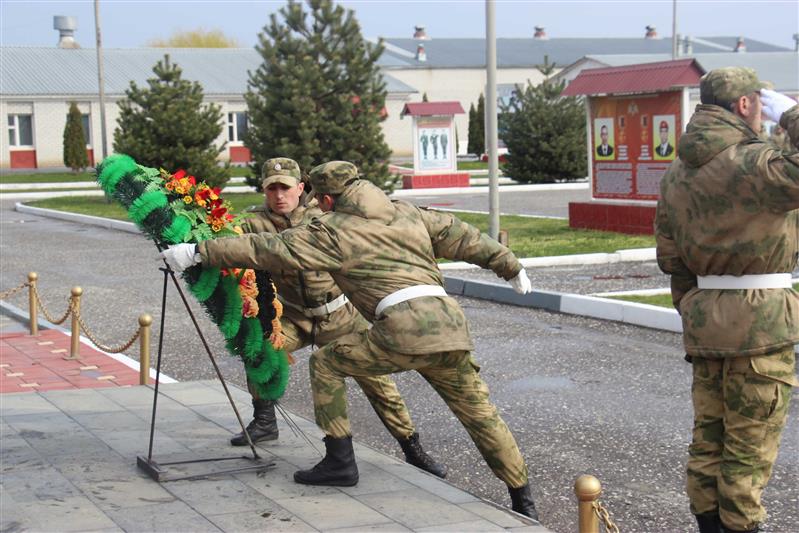 Военнослужащие оперативного полка грозненского соединения Росгвардии почтили память погибших товарищей