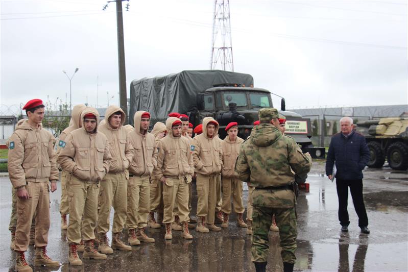 В полку оперативного назначения грозненского соединения Росгвардии проведена военно-патриотическая акция «День призывника»