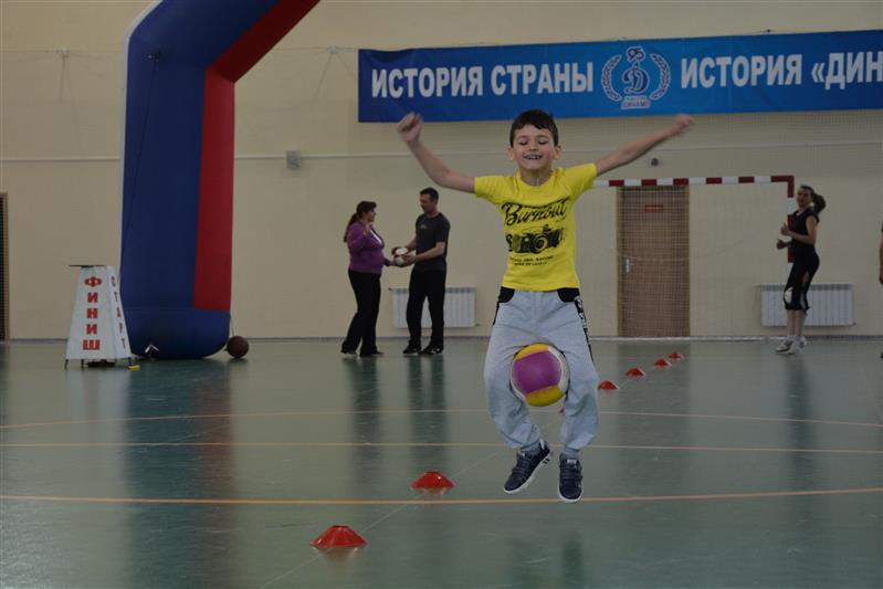 В дивизии имени Дзержинского состоялся семейный спортивный праздник в честь годовщины образования общества «Динамо» (фото)