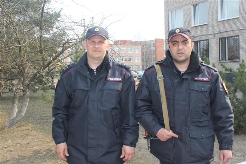 В Пскове сотрудники Росгвардии разыскали потерявшегося ребенка