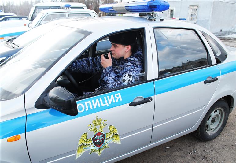 В Воронеже сотрудники Росгвардии по горячим следам задержали подозреваемых в ограблении пенсионера 