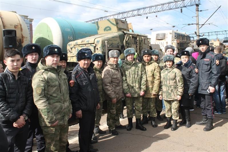 В Бурятии росгвардейцы посетили уникальную передвижную выставку «Сирийский перелом»