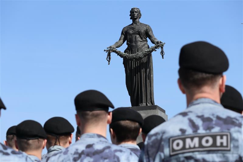 Участники северо-западного этапа автопробега Росгвардии «Вахта памяти. Сыны Великой Победы» отправились по памятному маршруту
