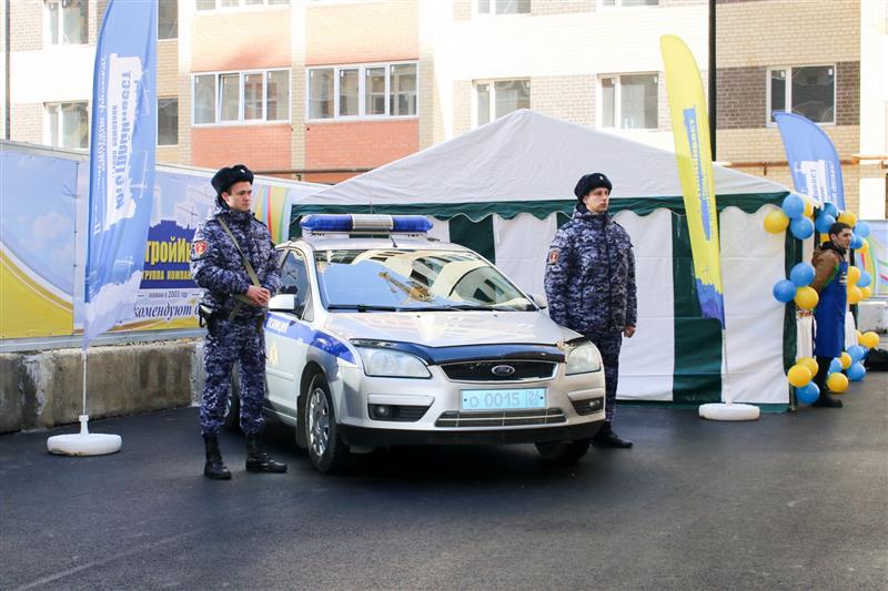 В Ставрополе сотрудники Управления вневедомственной  охраны Росгвардии обеспечили безопасность мероприятий вручения новоселам ключей от новых квартир