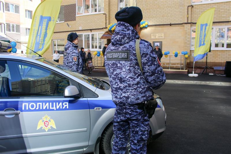 В Ставрополе сотрудники Управления вневедомственной  охраны Росгвардии обеспечили безопасность мероприятий вручения новоселам ключей от новых квартир
