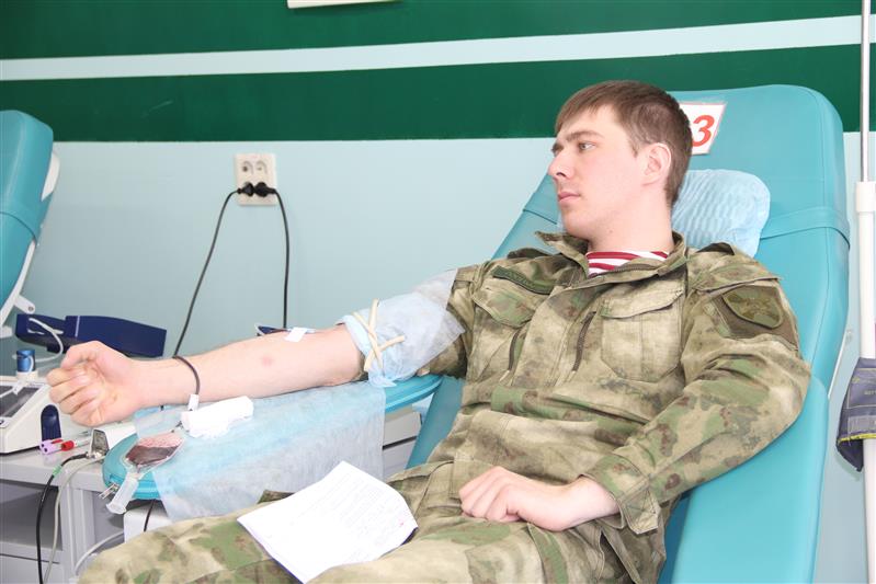 В преддверии Дня донора росгвардейцы Уральского округа  пополнили банк крови