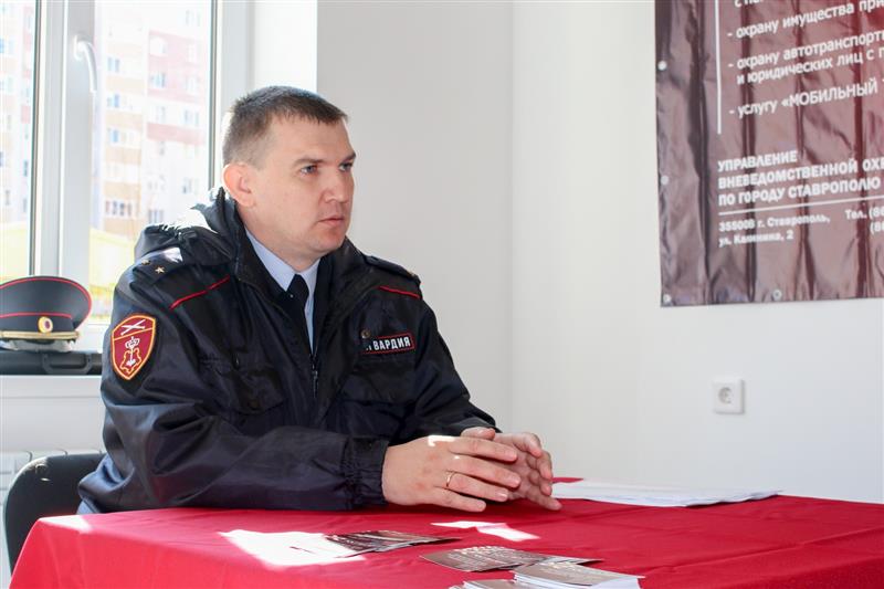 В Ставрополе сотрудники Управления вневедомственной  охраны Росгвардии обеспечили безопасность мероприятий вручения новоселам ключей от новых квартир