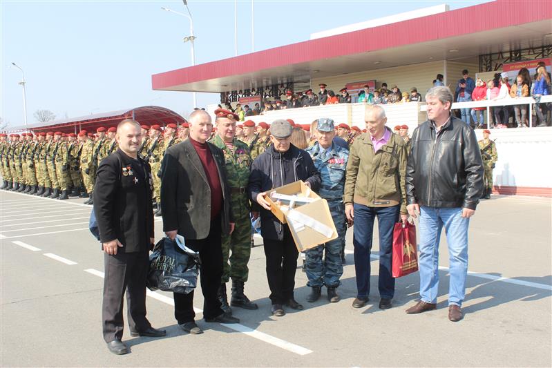 Школьники из Москвы, Калуги и Калужской области встретились с военнослужащими парадного полка дивизии имени Дзержинского