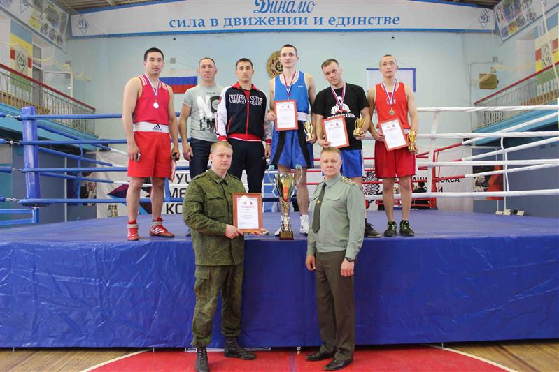 В Челябинске состоялся первый чемпионат Уральского округа по боксу