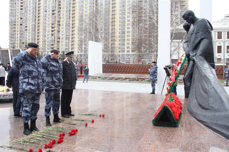 Участников автопробега Росгвардии «Вахта памяти. Сыны Великой Победы» встретили в Тюмени (фото, видео)