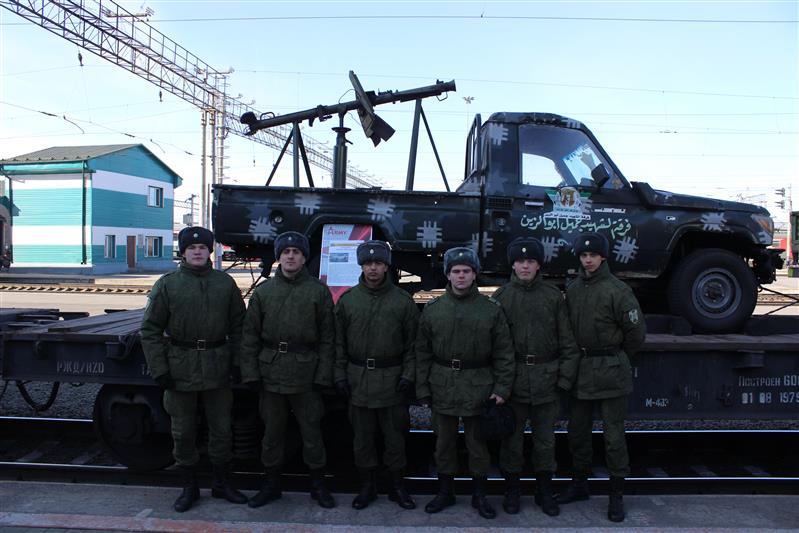 Курсантам военного института Росгвардии показали выставку «Сирийский перелом»