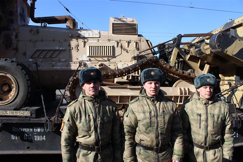 Курсантам военного института Росгвардии показали выставку «Сирийский перелом»