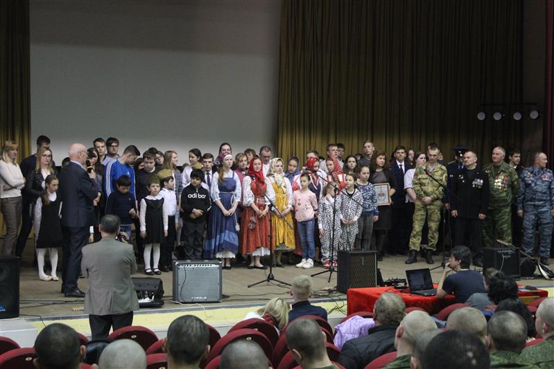 Школьники из Москвы, Калуги и Калужской области встретились с военнослужащими парадного полка дивизии имени Дзержинского