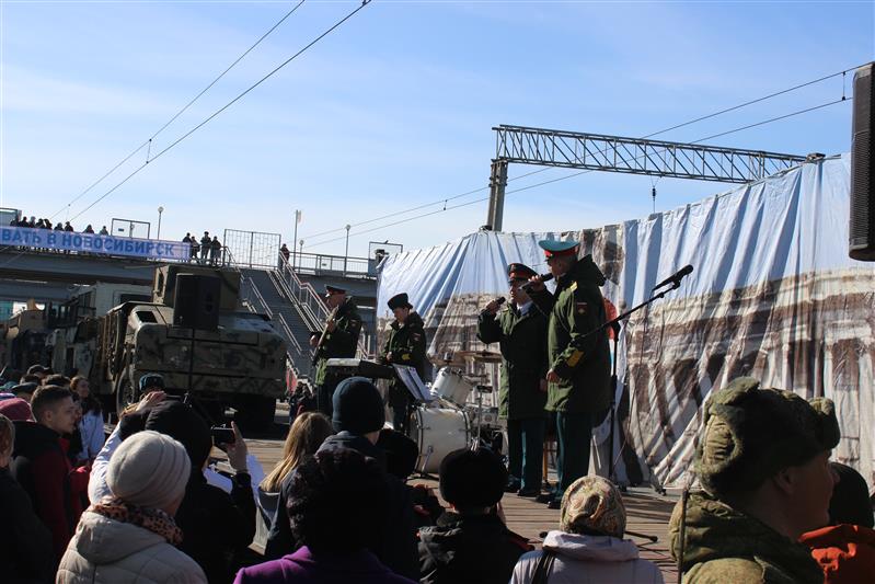 Курсантам военного института Росгвардии показали выставку «Сирийский перелом»