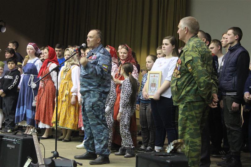 Школьники из Москвы, Калуги и Калужской области встретились с военнослужащими парадного полка дивизии имени Дзержинского