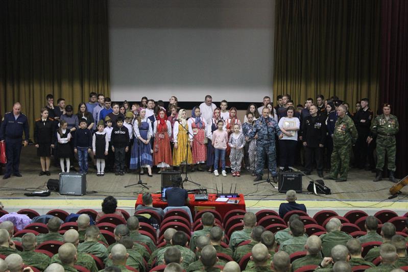 Школьники из Москвы, Калуги и Калужской области встретились с военнослужащими парадного полка дивизии имени Дзержинского