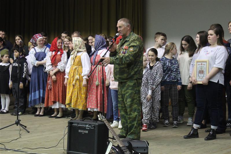 Школьники из Москвы, Калуги и Калужской области встретились с военнослужащими парадного полка дивизии имени Дзержинского