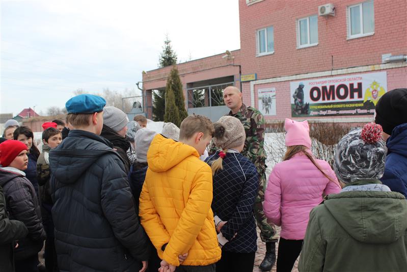 Орловский ОМОН провел день открытых дверей для учащихся подшефных школ