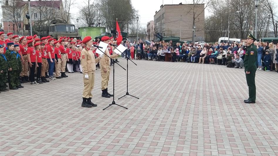 Командир череповецкого ОМОН поздравил новоиспеченных юнармейцев со вступлением в военно-патриотическое движение