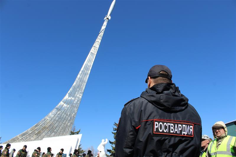 Представители Росгвардии приняли участие в праздничном мероприятии на месте исторического приземления Юрия Гагарина (видео)