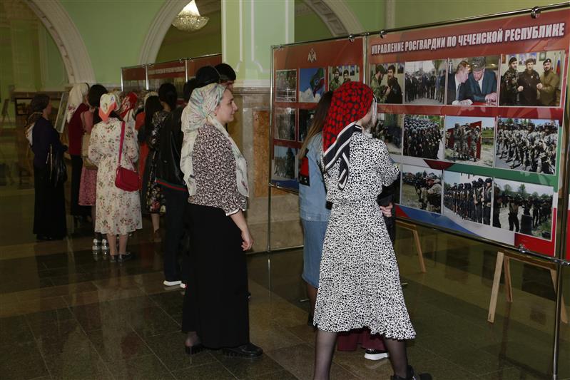 В музее имени Ахмата-Хаджи Кадырова открылась фотовыставка Управления Росгвардии по Чеченской Республике