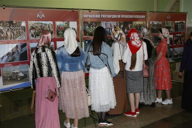 В музее имени Ахмата-Хаджи Кадырова открылась фотовыставка Управления Росгвардии по Чеченской Республике