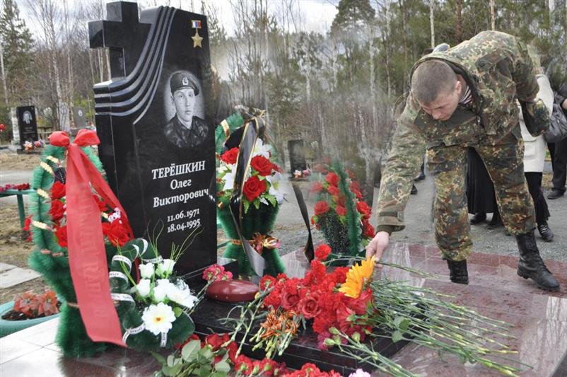 Военнослужащие лесновского полка Росгвардии почтили память Героя России Олега Терешкина