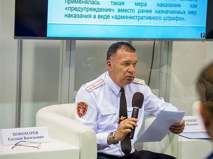 В Новосибирском экспоцентре более ста граждан получили консультации по услугам, предоставляемым подразделениями Росгвардии 