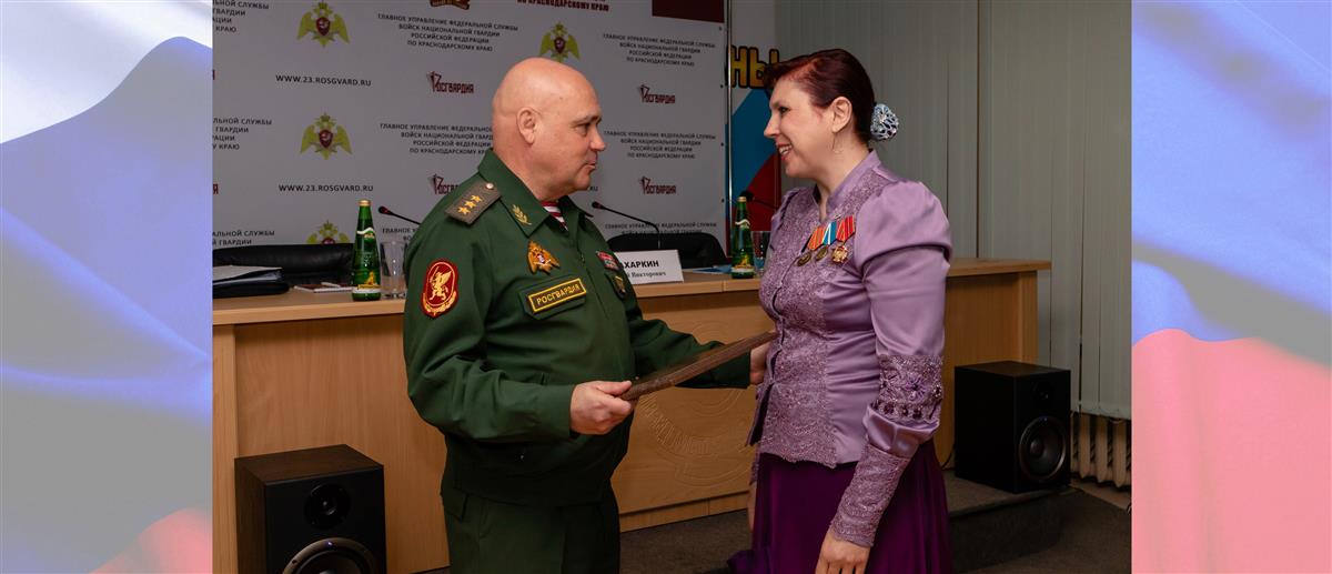 Статс-секретарь – заместитель директора Росгвардии генерал-полковник Сергей Захаркин вручил государственные награды сотрудникам Главного управления Росгвардии по Краснодарскому краю