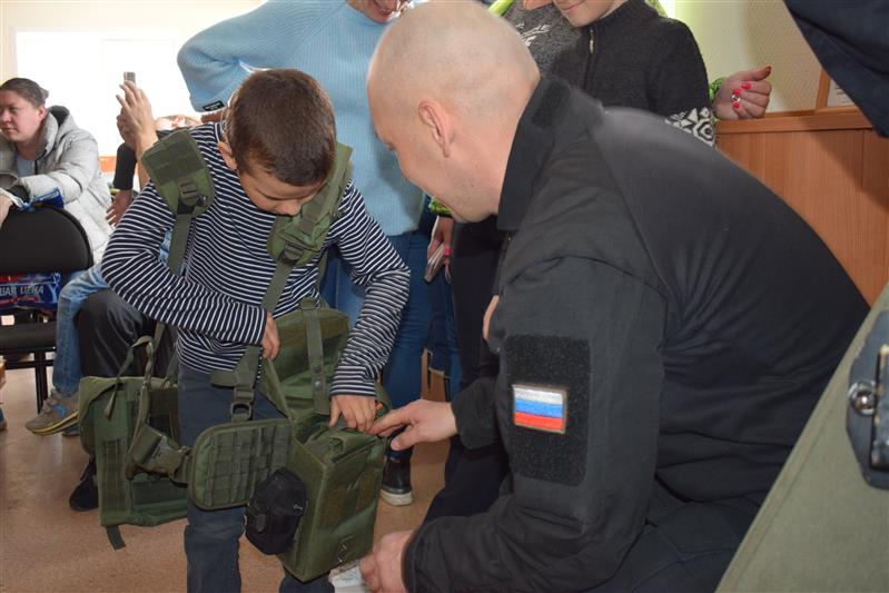 Новосибирский СОБР пригласил в гости детей с особенностями развития