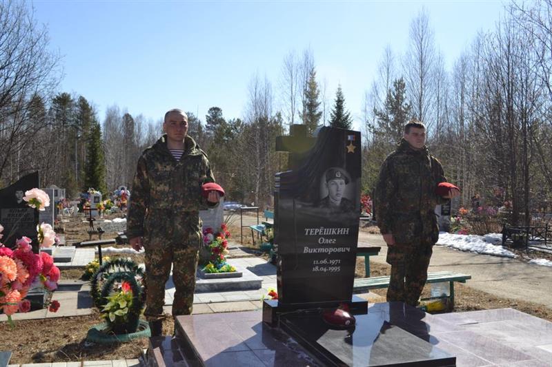 Военнослужащие лесновского полка Росгвардии почтили память Героя России Олега Терешкина