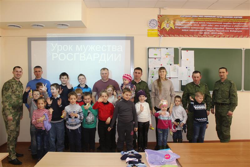 В  Балаково прошла военно-патриотическая акция «Урок мужества Росгвардии»
