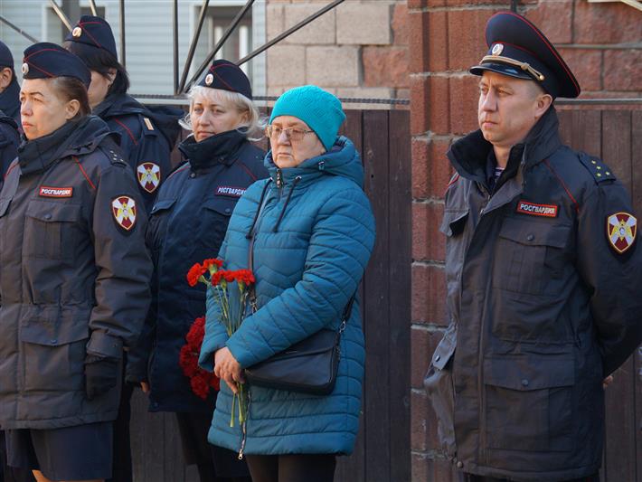 В Иркутске сотрудники вневедомственной охраны почтили память погибших коллег 