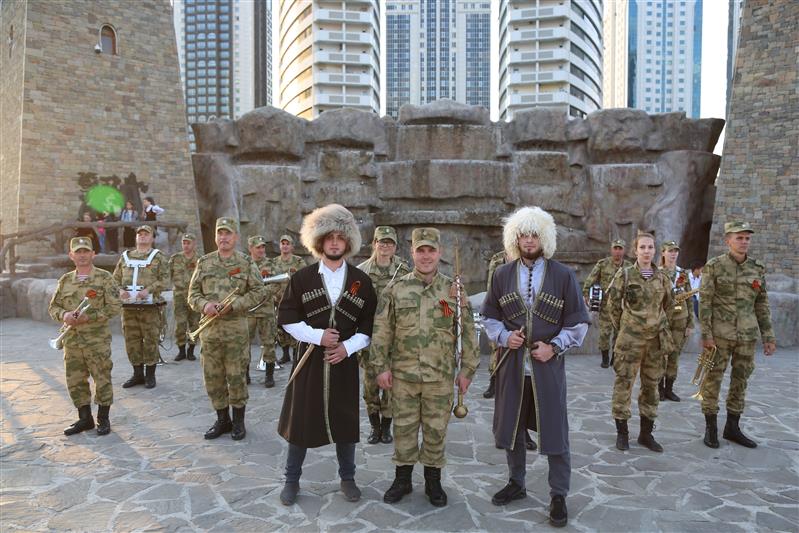 В центре Грозного прошла акция Росгвардии «Георгиевская лента»