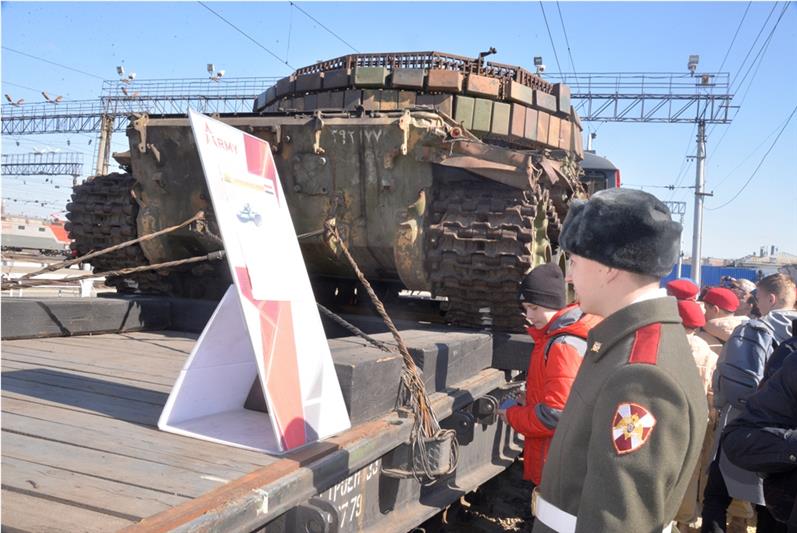Военнослужащие Уральского округа Росгвардии посетили экспозицию передвижной выставки трофейного оружия -  «Сирийский перелом»